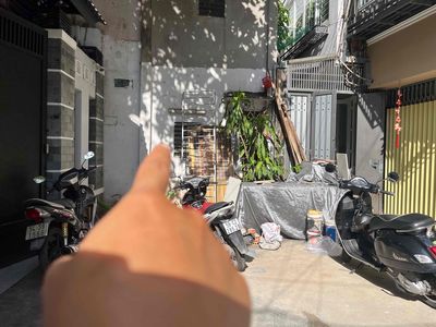 cần bán nhà hẻm nhựa 6m đường Cộng Hoà. p13 Tân bình