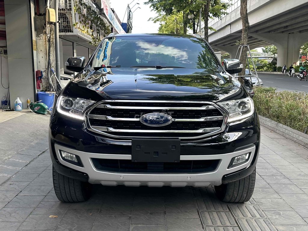 CẦN BÁN FORD EVEREST 4x4 2 CẦU MODEL 2019