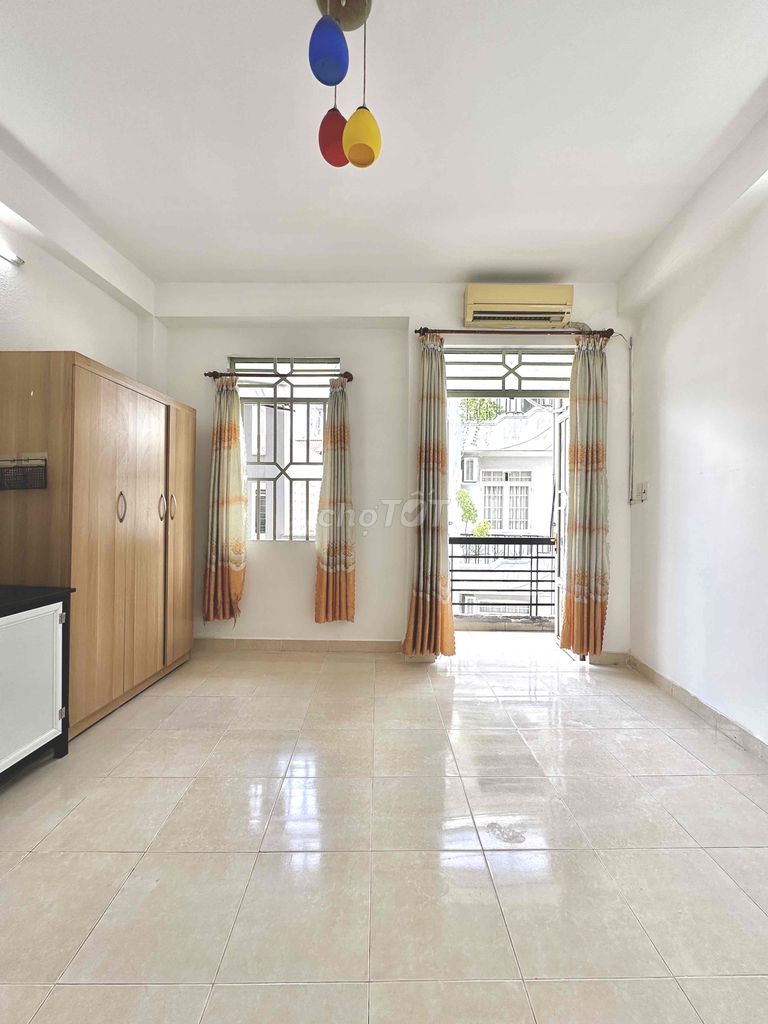 Hình ảnh phòng trọ Studio ban công trống sẵn cho thuê, ngay ngã tư Phú Nhuận