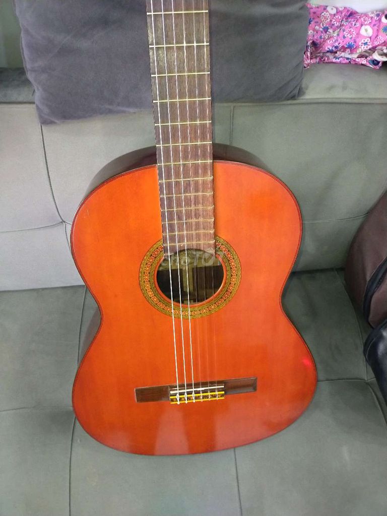 Classic Yamaha G-200 cấm ấn