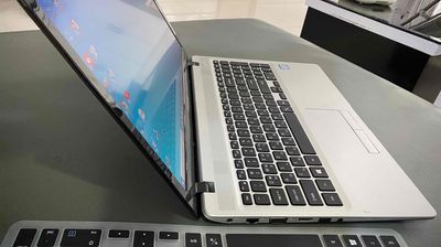 Laptop Samsung xách tay Hàn Quốc về, máy zin đẹp.