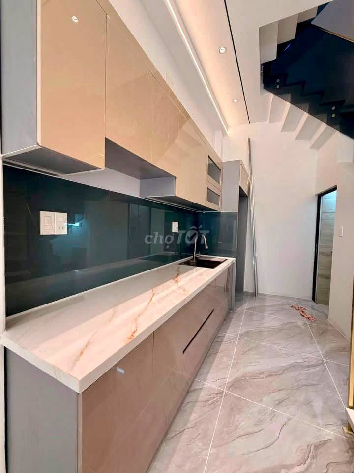 Bán nhà 40m2 đường Khánh Hội, Q4, có sân thượng - ảnh 4
