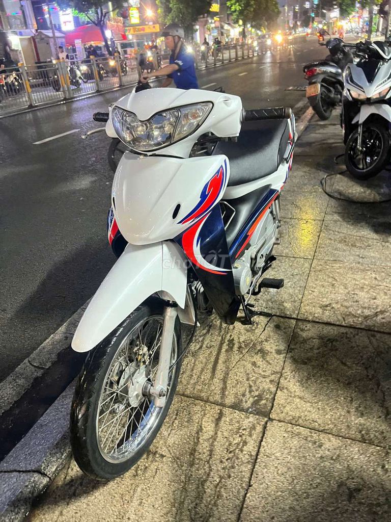 Honda Future 2004 Белый, Синий, Красный Б/у