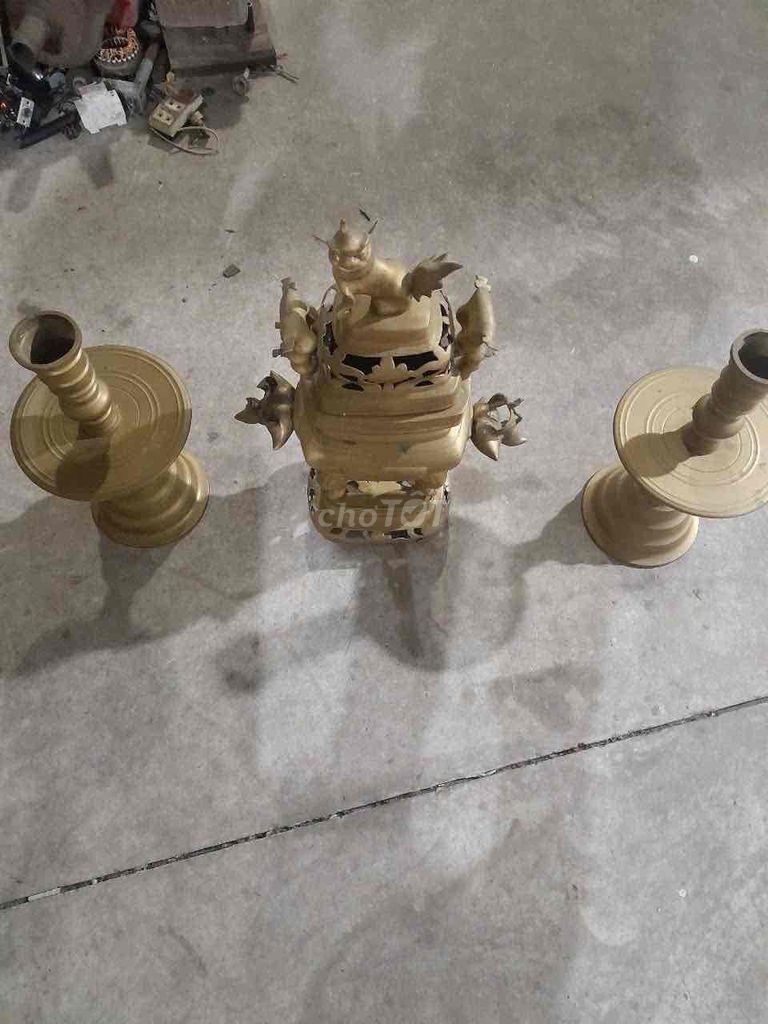 Bộ lư thờ Đồng Vàng đồng. Mua bán Đồ sưu tầm, đồ cổ tại Huyện Gò Dầu Tây Ninh được đăng bởi Nguyễn Duy hình 1