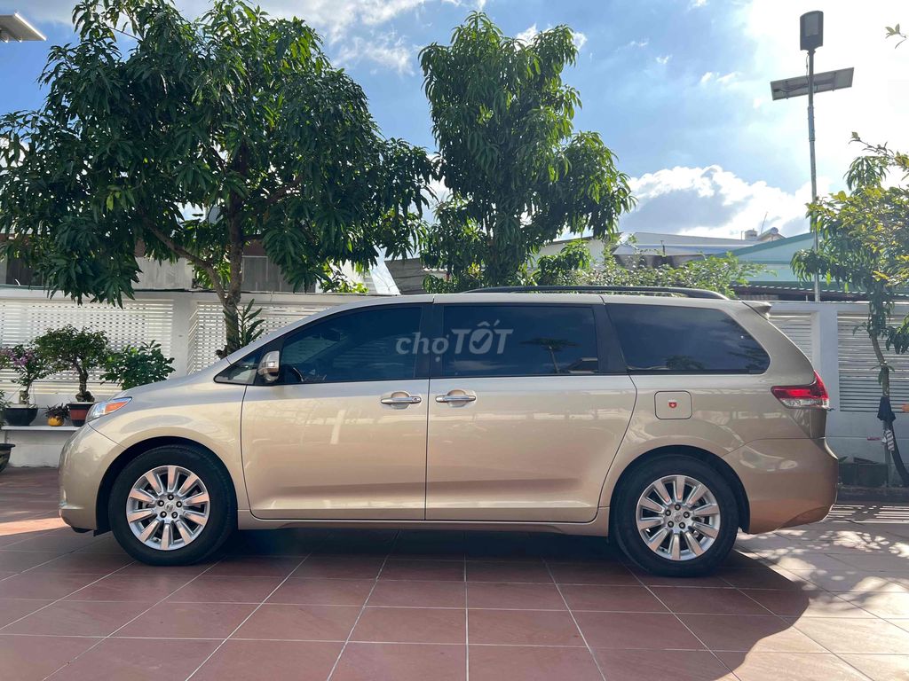 Toyota Sienna 2012 - 86000 km. Mua bán Ô tô tại Quận Ninh Kiều Cần Thơ được đăng bởi Triển Oto Xuân Khánh hình 5