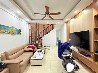 Nhà phố 35 m² · 3 PN · Phố Tôn Thất Tùng