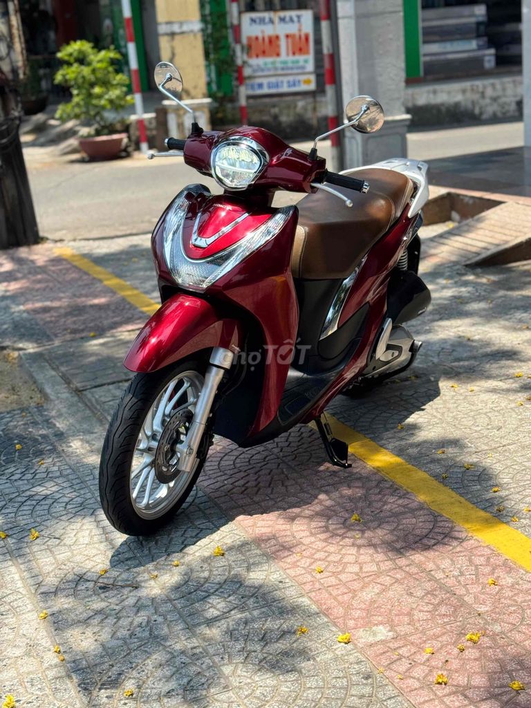 Honda SH Mode 2022 красный 13000 км