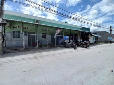 Bán gấp nhà 1 lầu và 5ki-ot đang cho thuê 180 triẹu/năm. giá 5,6 tỷ