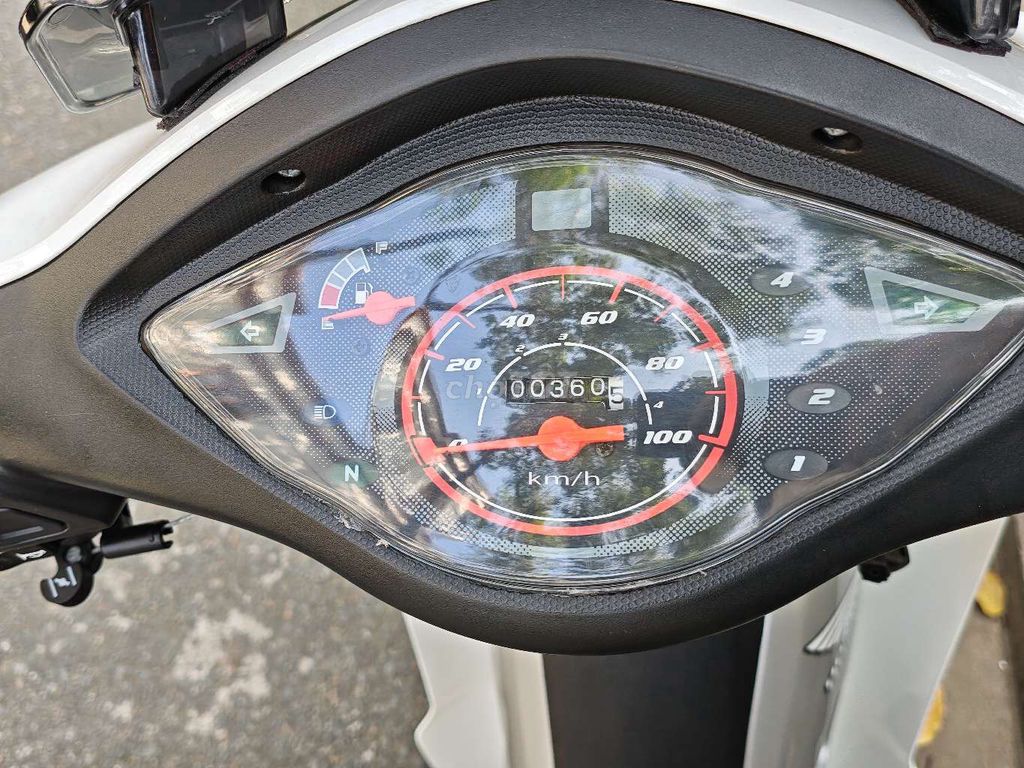 Honda Wave 50cc Trắng 360 km. Mua bán Xe máy tại Quận Ninh Kiều Cần Thơ được đăng bởi Lê Gia Huy hình 4