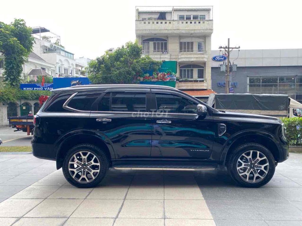 Ford Everest 2023 Titanium 2.0 AT 4x2 - 4510 km. Mua bán Ô tô tại Quận 3 Tp Hồ Chí Minh được đăng bởi Duy Vỹ hình 3