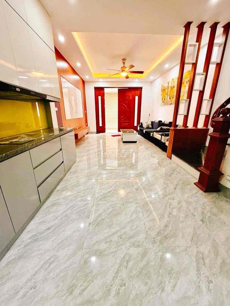 Новый дом на Luong Khanh Thien, 40 м², 3 спальни, свой двор для байков в Сайгоне