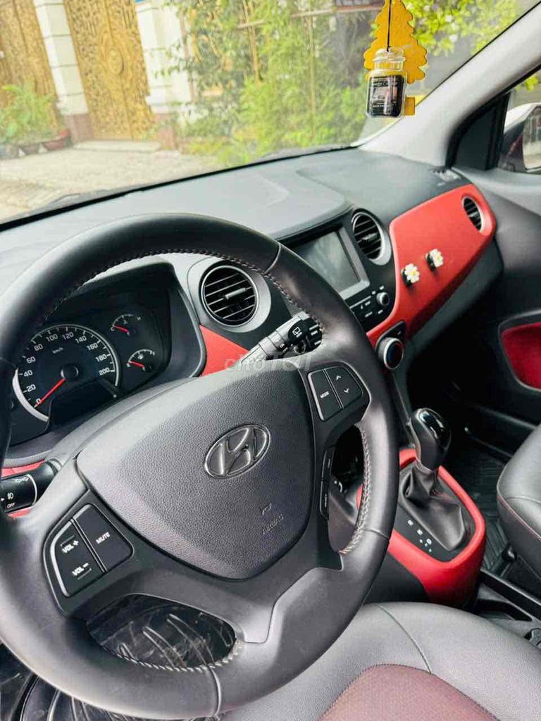 Hyundai i10 20120 1.2AT xe 1 chủ chạy 23.000km. Mua bán Ô tô tại Quận 12 Tp Hồ Chí Minh được đăng bởi Phạm Hoàng hình 6