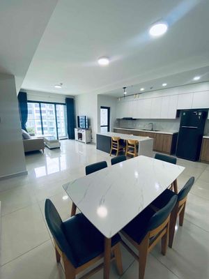 Cho thuê Emerald Celadon City Tân Phú 104m2 3PN Bay Window View Hồ Bơi