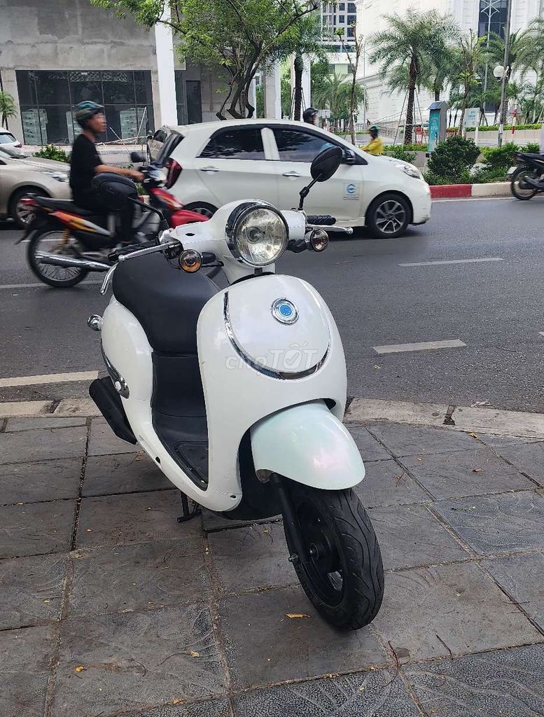 Girono 50cc màu trắng xe mới 100% biển Hà Nội. Mua bán Xe máy tại Quận Ba Đình Hà Nội được đăng bởi Hoàng  hình 1