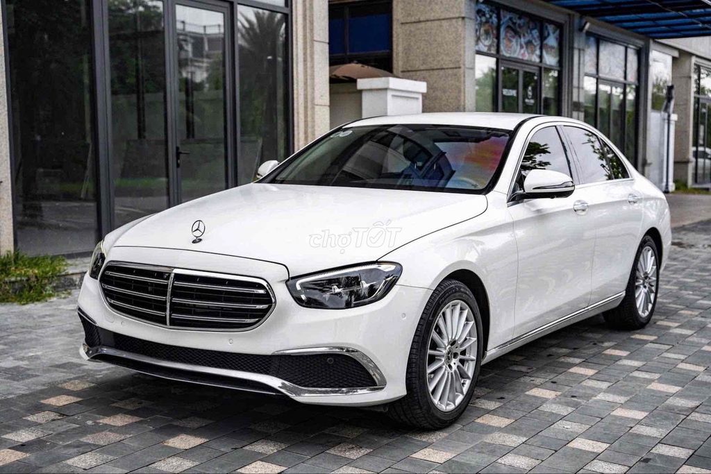 Mercedes_E200_Exclusive Model 2023 Bank 90%. Mua bán Ô tô tại Quận 7 Tp Hồ Chí Minh được đăng bởi PHÁT ĐẠT LUXURY CAR hình 2