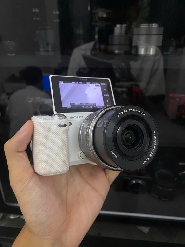 Máy ảnh Sony NEX-5R Trắng Màn hình lật. Mua bán Máy ảnh, Máy quay tại Quận Cầu Giấy Hà Nội được đăng bởi Văn Toàn hình 1