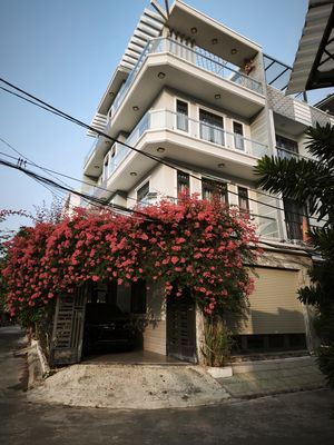 Chính chủ bán nhà góc 2 mặt tiền khu dân cư gần quận 7