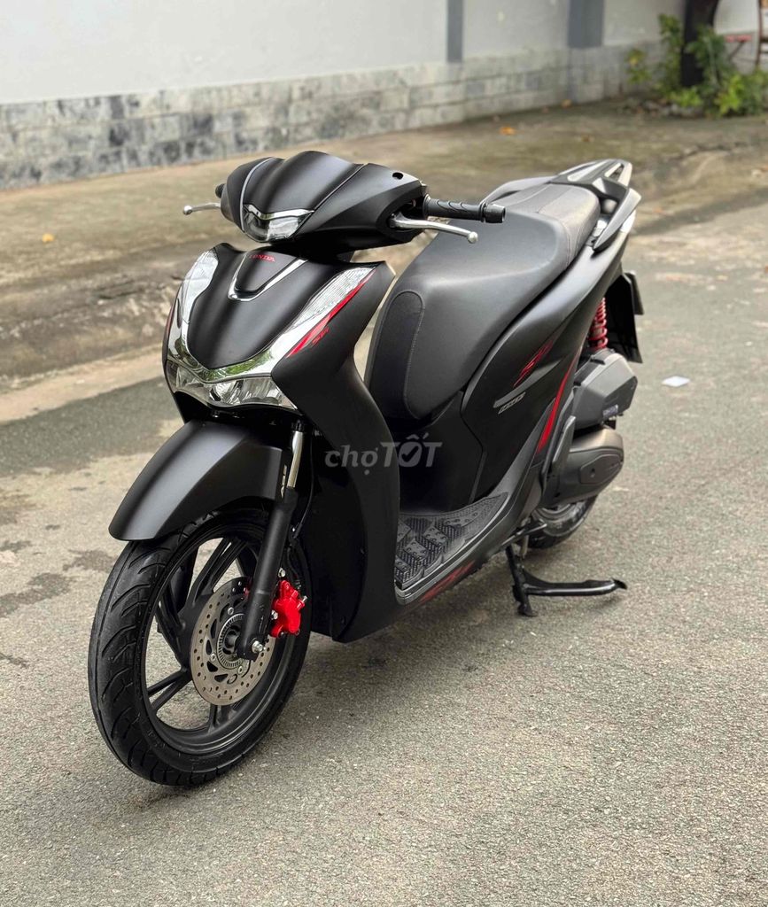 Honda SH 160i ABS 2024 Đen 1000 km. Mua bán Xe máy tại Quận Gò Vấp Tp Hồ Chí Minh được đăng bởi CHXM 86 chuyên bán xe trả góp hình 1