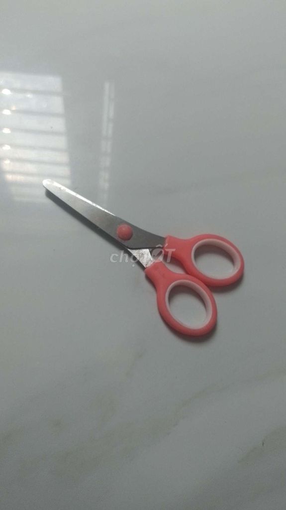 Kéo Kim loại Nhựa Hồng Cắt giấy. Mua bán Đồ dùng văn phòng tại Huyện Cam Lâm Khánh Hòa được đăng bởi Võ Kiều hình 1