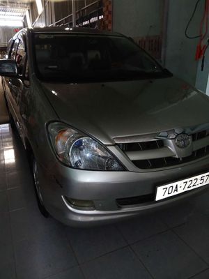 Toyota Innova Vàng cát 7 chỗ