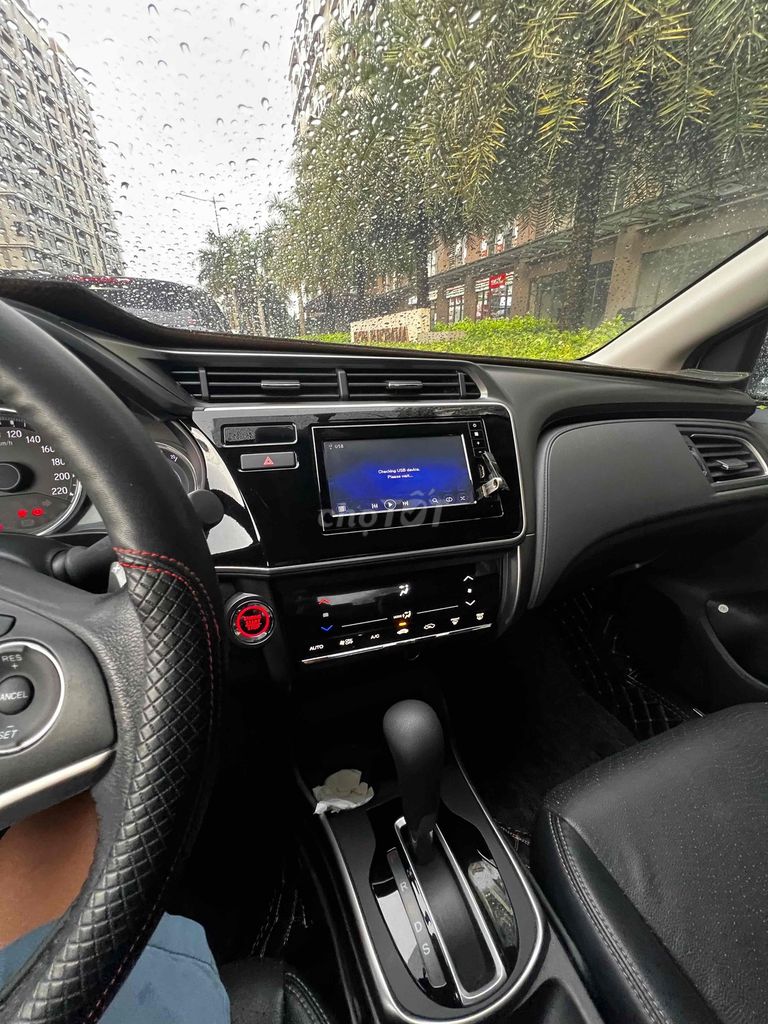 Honda City Top Белая автоматическая 5-местная