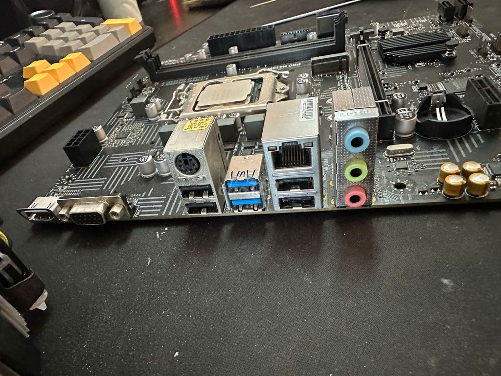 Bo mạch chủ H410M CPU Intel i3 10105 đã sử dụng. Mua bán Linh kiện (RAM, Card...) tại Huyện Đức Hòa Long An được đăng bởi Kha hình 1