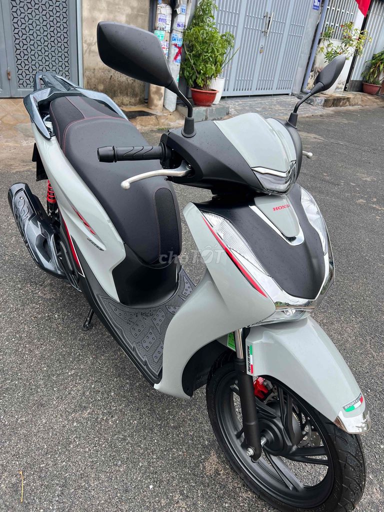 Honda SH 125 2025 особая версия серый цемент