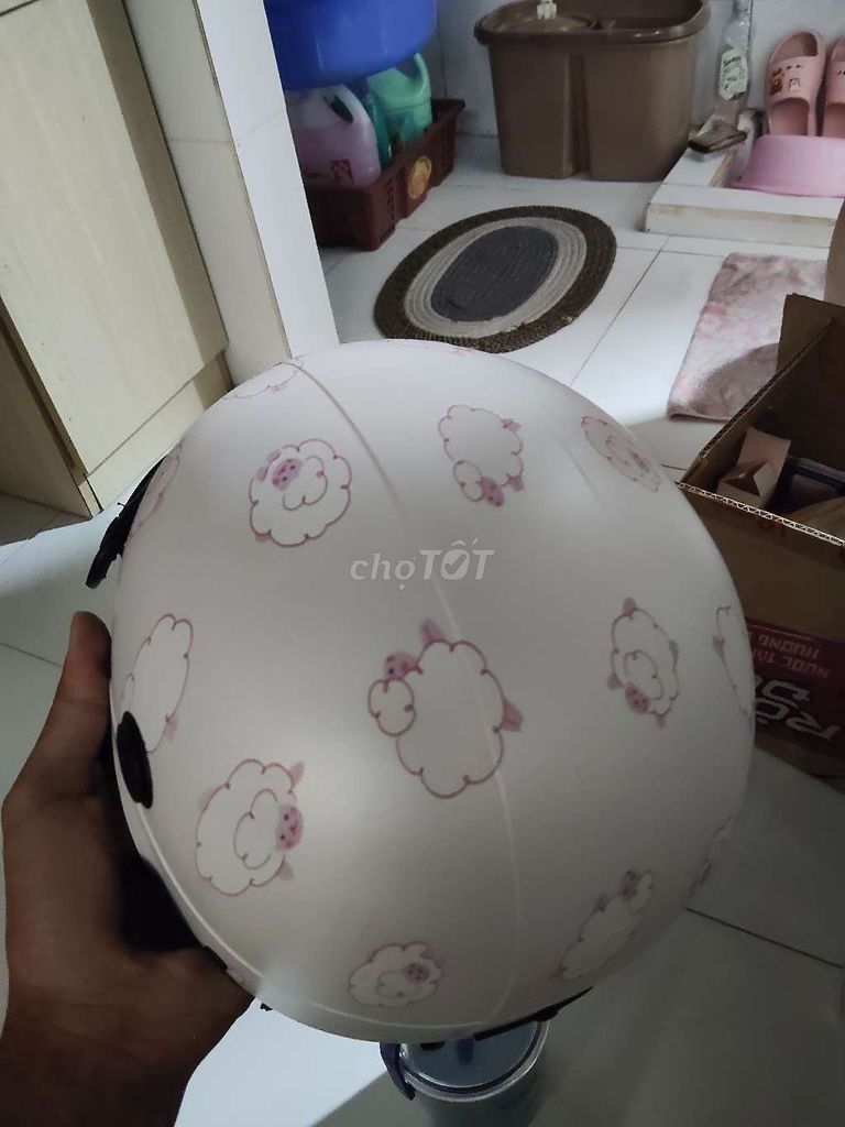 Mũ bảo hiểm Nữ Trắng Hoạ tiết cừu. Mua bán Phụ kiện thời trang khác tại Huyện Nhà Bè Tp Hồ Chí Minh được đăng bởi Đức Nguyễn hình 1
