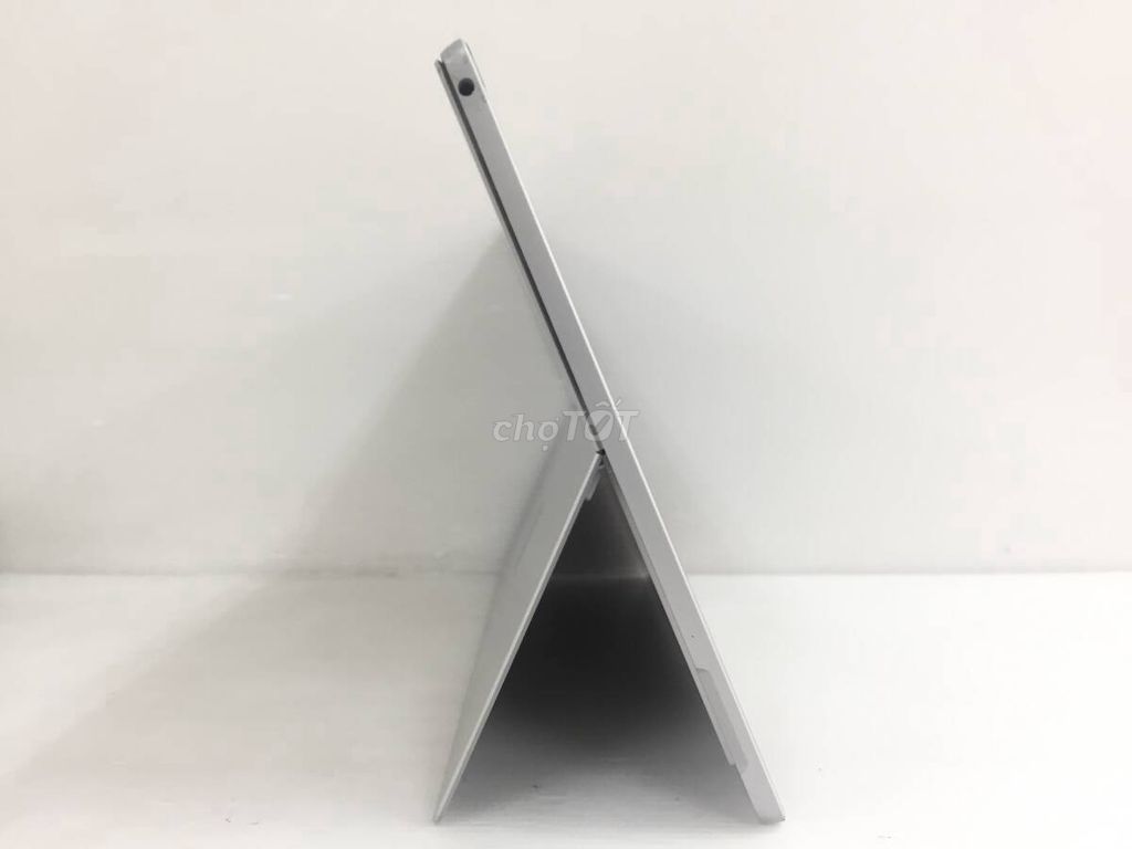 Surface Pro5 i5/8/256 LTE Giá chỉ 3150k