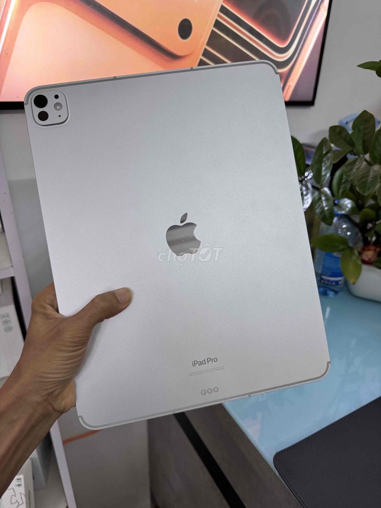 Apple iPad Pro M4 13 inch 256GB Bạc. Mua bán Máy tính bảng tại Thành phố Buôn Ma Thuột Đắk Lắk được đăng bởi ZinPhoneBMT 240 Quang Trung hình 1