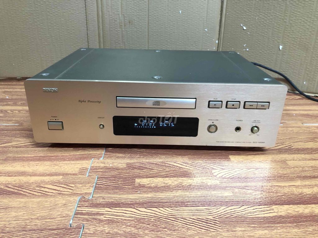 Đầu CD Denon 1650AR mặt phay nhôm vàng chanh