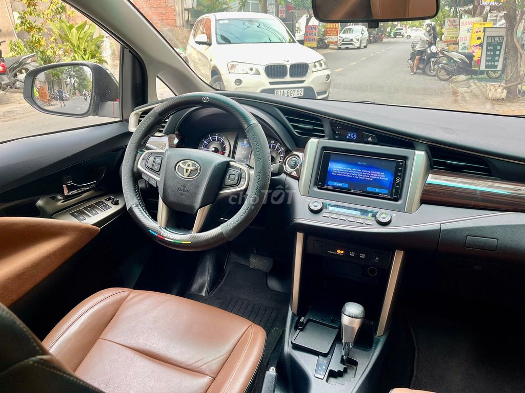 Toyota Innova 2017 2.0V cọp chỉ 55.000km full lsh. Mua bán Ô tô tại Quận 8 Tp Hồ Chí Minh được đăng bởi Trường Nguyễn Xe Sang hình 20