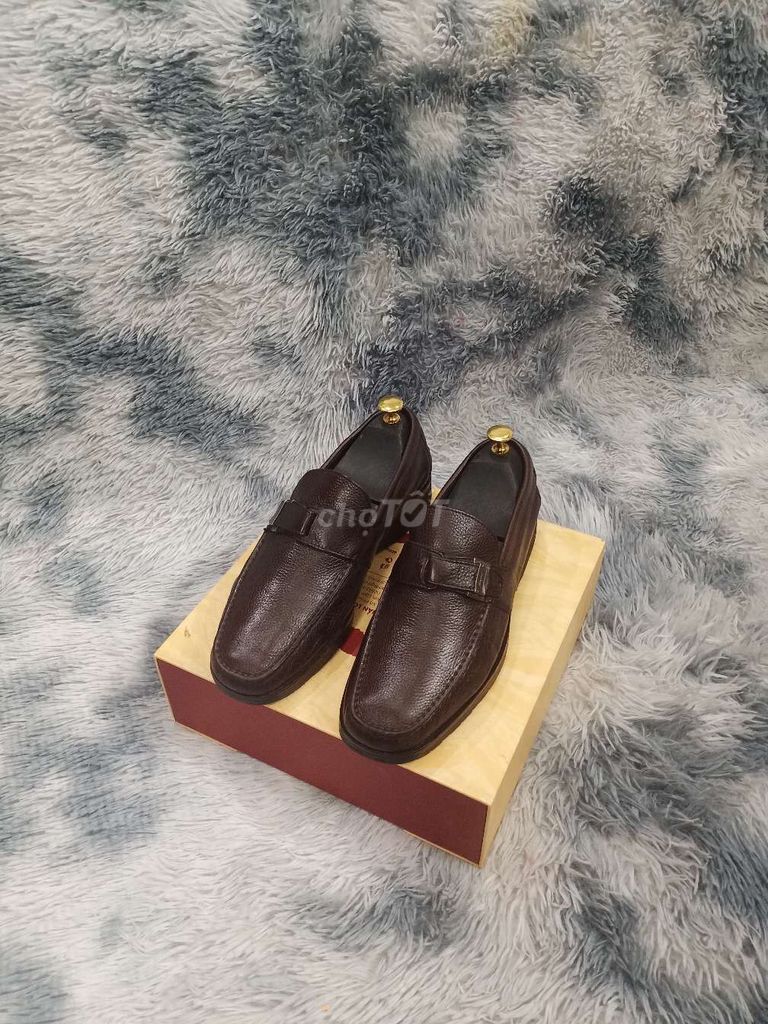 Giày hiệu FERRAGAMOO Size 43