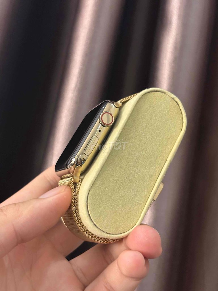 Apple Watch Series 6 Thép Vàng 44mm. Mua bán Thiết bị đeo thông minh tại Quận Thanh Xuân Hà Nội được đăng bởi Duy Nguyễn hình 1