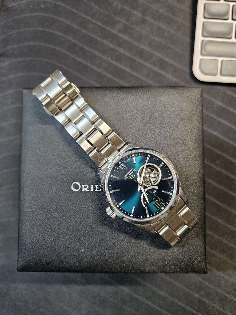 Đồng hồ Orient Star RE-AT0002E xanh lục bảo