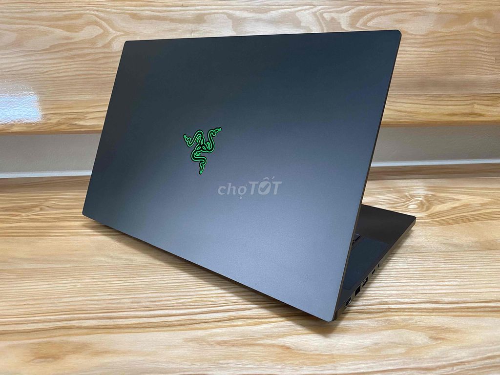 Laptop Razer cao cấp chuyên chơi game