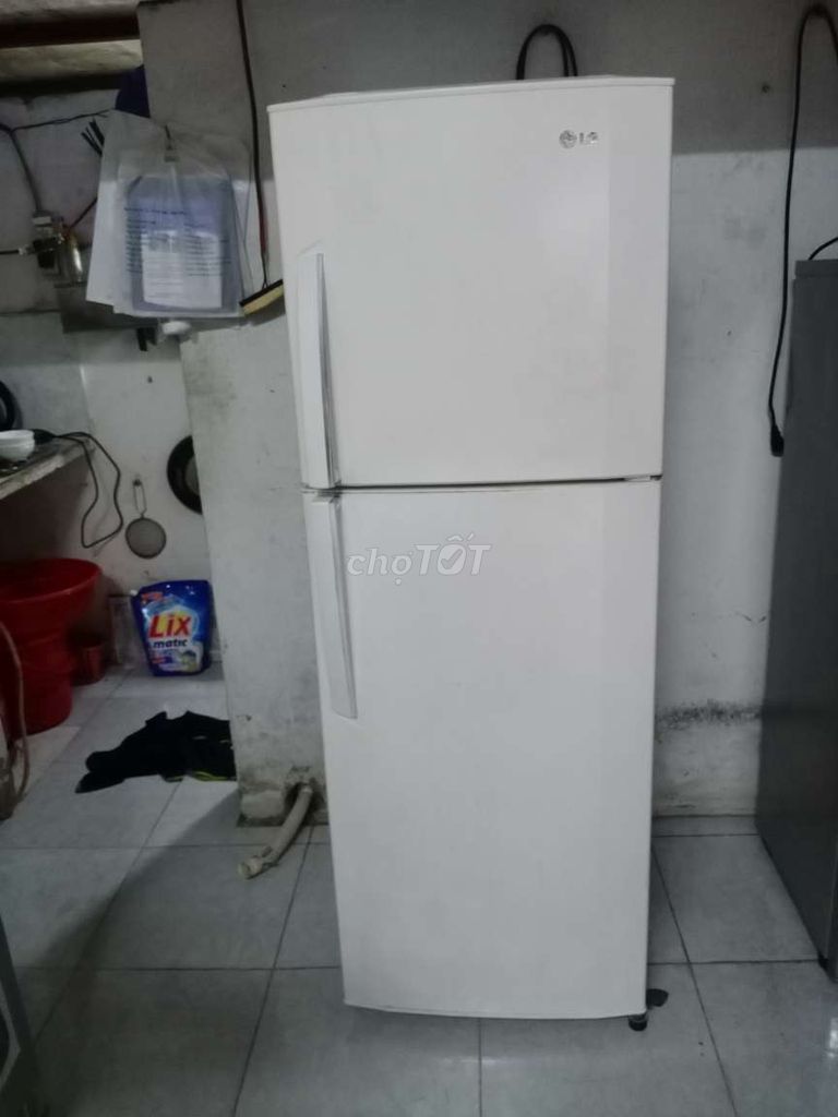 Cần bán tủ lạnh LG inverter 250 l còn xài rất tốt