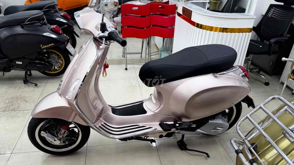 Vespa Sprint Hồng Porsche Mới như xe hãng 4300km. Mua bán Xe máy tại Quận Phú Nhuận Tp Hồ Chí Minh được đăng bởi VESPA  PIAGGIO BẢO HƯNG Vespa cũ trả góp  hình 6