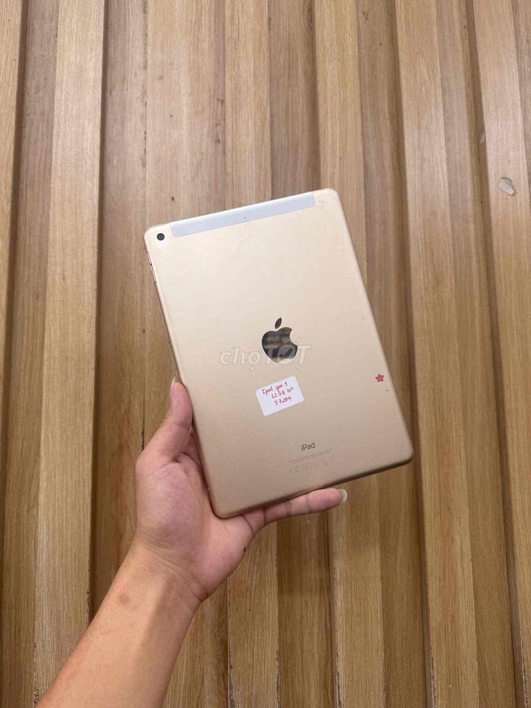 Apple iPad Gen 5 32GB Vàng Đã sử dụng. Mua bán Máy tính bảng tại Quận Đống Đa Hà Nội được đăng bởi Hanoi moibile đức hình 1