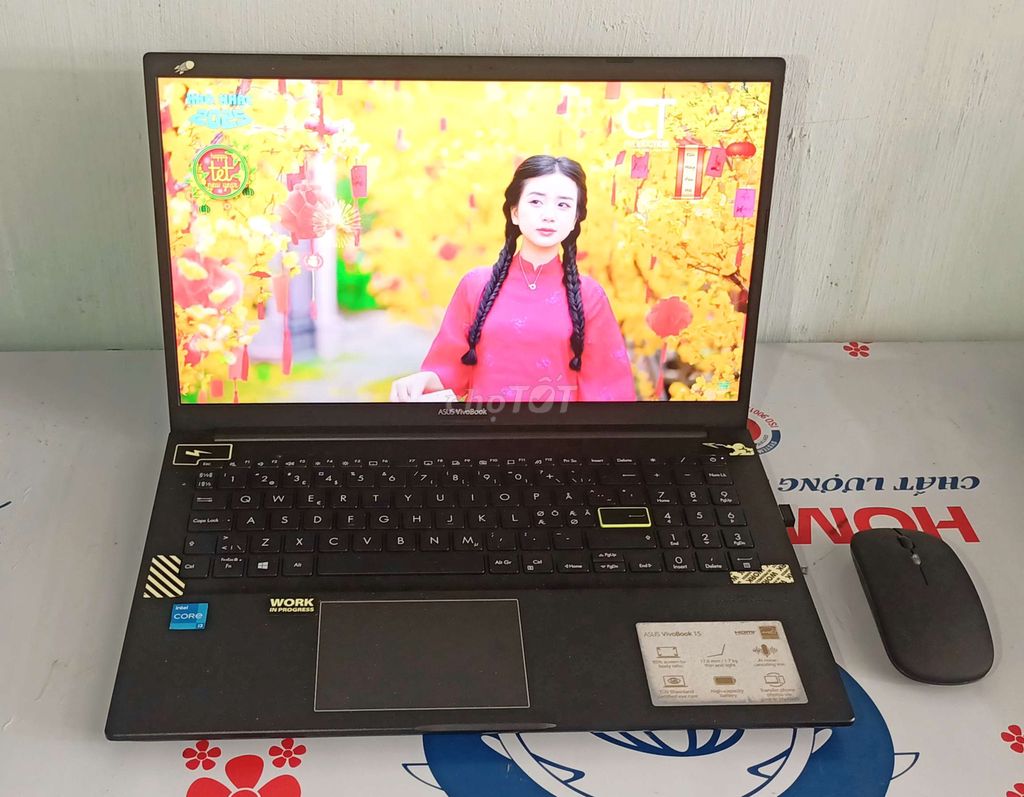 Laptop mới cáu, i3 đời cao, mỏng, đẹp, mạnh