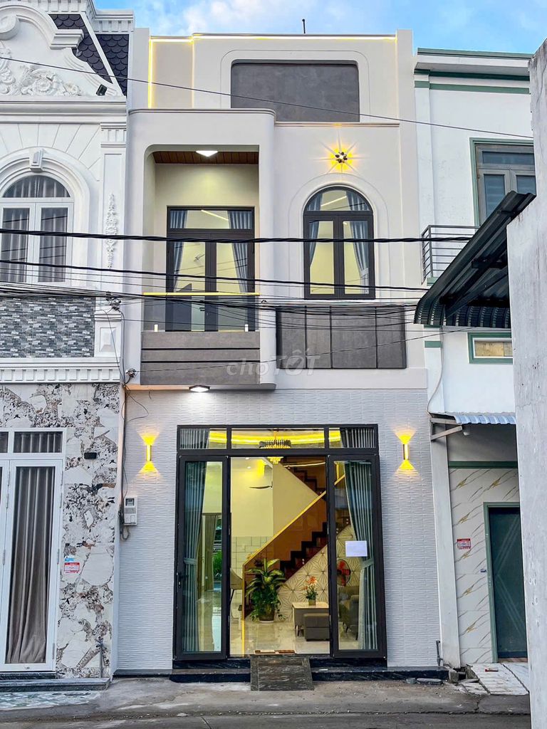 Nhà lầu mới đẹp 2 mặt tiền trước sau đường Tô Vĩnh Diện, Cần Thơ