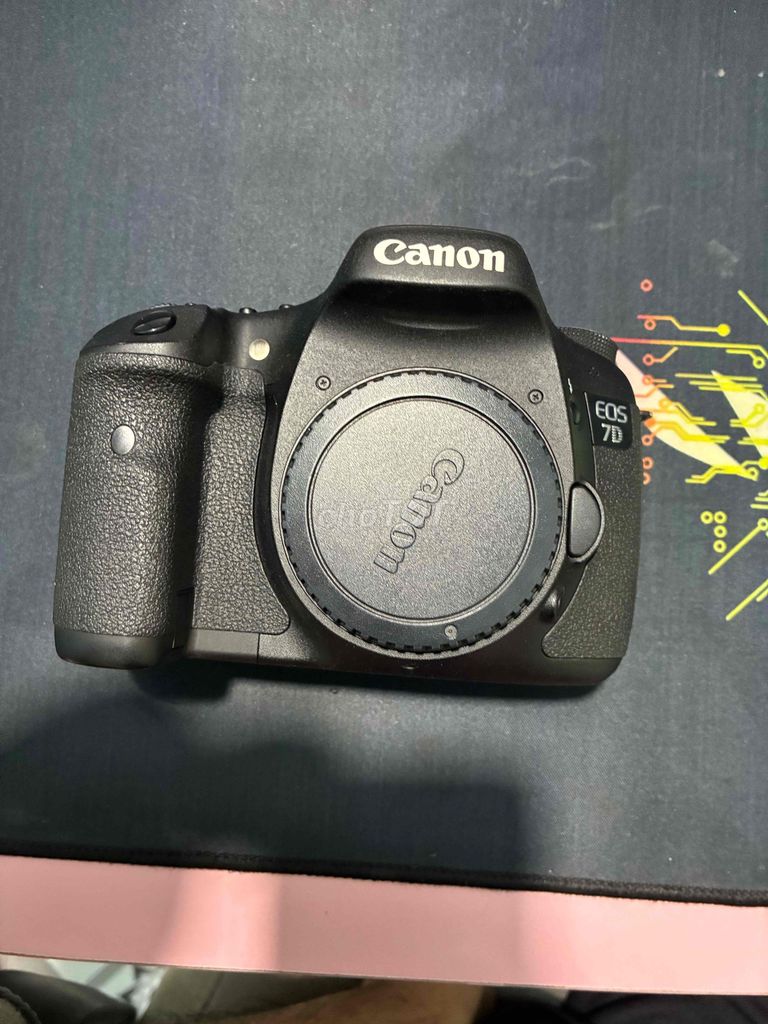 Máy ảnh Canon EOS 7D Đen Nhật Bản. Mua bán Máy ảnh, Máy quay tại Thành phố Thủ Dầu Một Bình Dương được đăng bởi hh hình 1