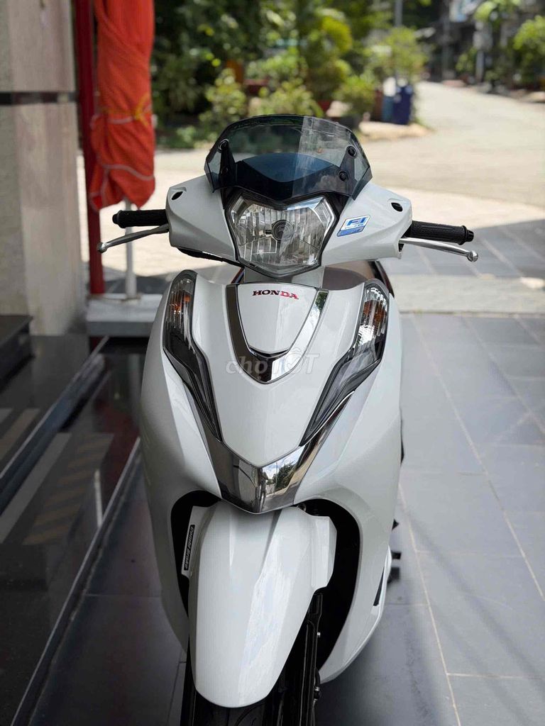 Honda Lead Premium Edition 2018 Белый 27000 км