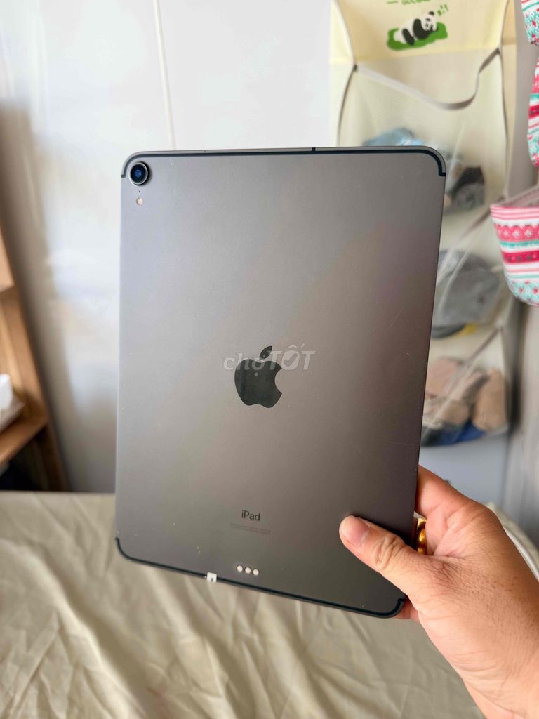 Apple iPad Pro 2018 Xám Đã sử dụng. Mua bán Máy tính bảng tại Quận 4 Tp Hồ Chí Minh được đăng bởi Luận Lê hình 1