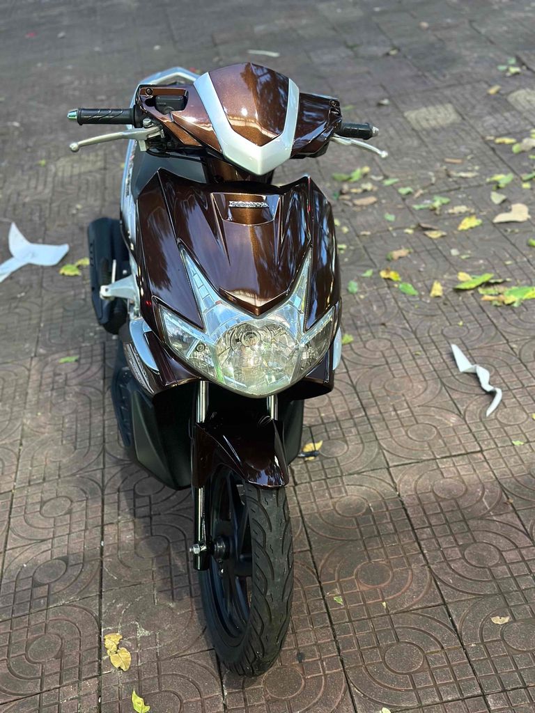 Honda Air Blade 2010 màu Nâu bạc. Mua bán Xe máy tại Thành phố Pleiku Gia Lai được đăng bởi Xe Máy Nguyễn Vũ Gialai hình 8