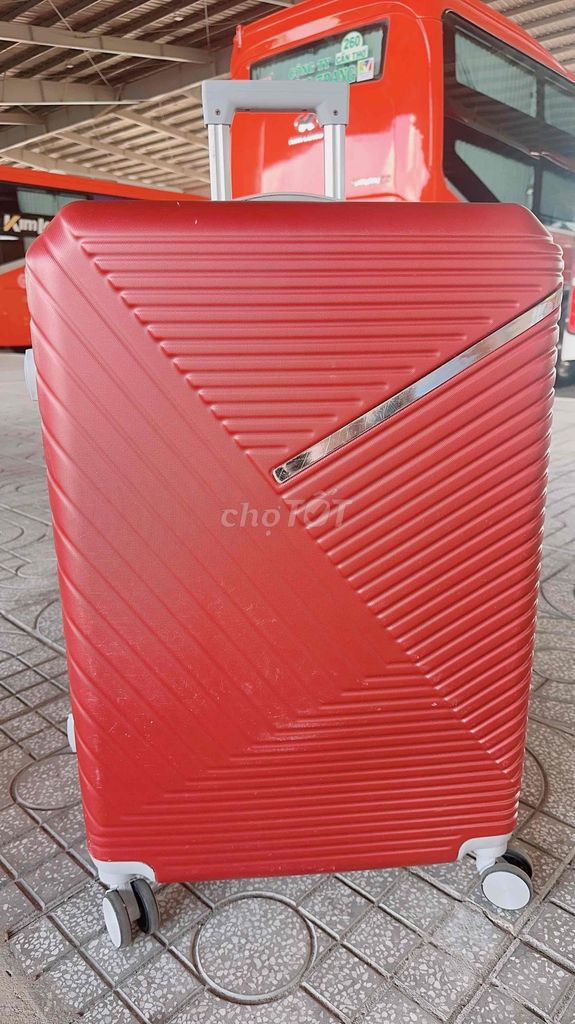 Vali kéo nhựa đỏ 32cm. Mua bán Túi xách tại Thành phố Long Xuyên An Giang được đăng bởi Huỳnh Huy hình 1