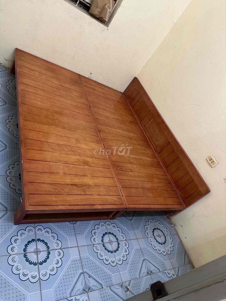 Giường gỗ màu nâu đã sử dụng. Mua bán Giường, chăn ga gối nệm tại Quận Long Biên Hà Nội được đăng bởi Dự Phạm hình 1
