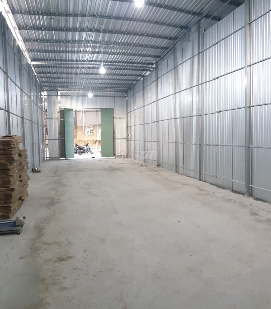 Kho trống 120 M2 và 400 m2