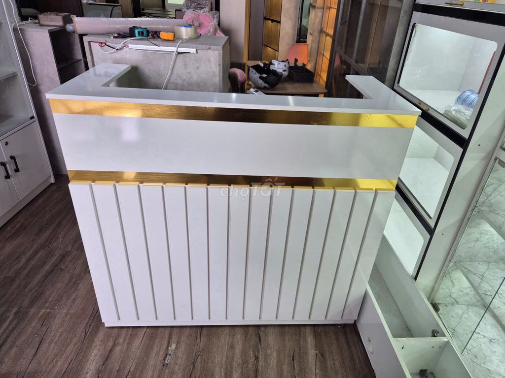 Quầy tính tiền Gỗ 120x50x110cm. Mua bán Đồ chuyên dụng, Giống nuôi trồng tại Quận 12 Tp Hồ Chí Minh được đăng bởi NGUYỄN HẠNH BÀN GHẾ TỦ KỆ hình 1