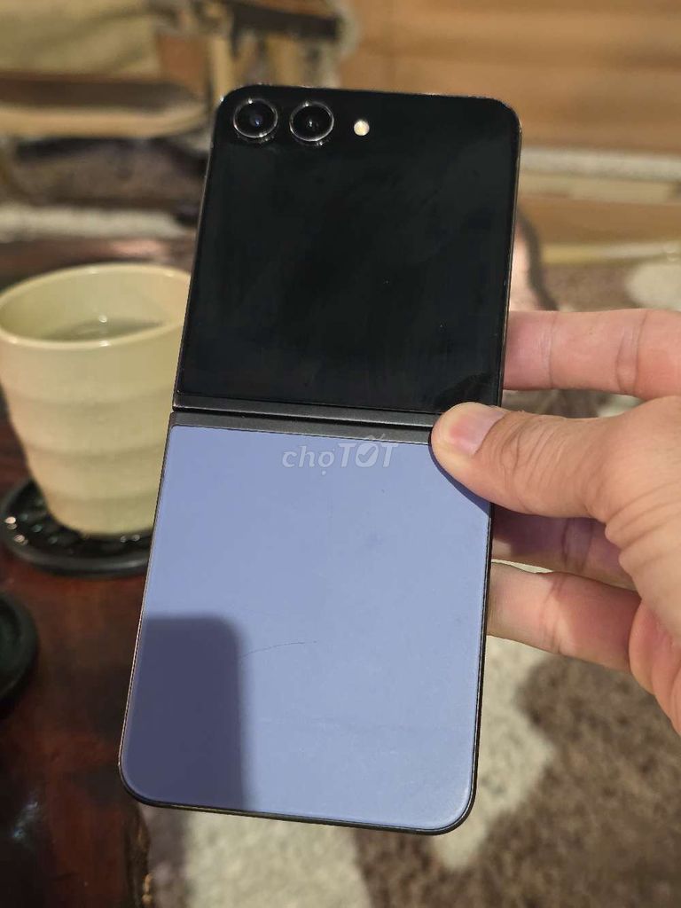 Samsung Z Flip 5 5G VN 512GB máy nguyên zin Bh 3Th. Mua bán Điện thoại tại Quận 10 Tp Hồ Chí Minh được đăng bởi Đăng Khôi store hình 1